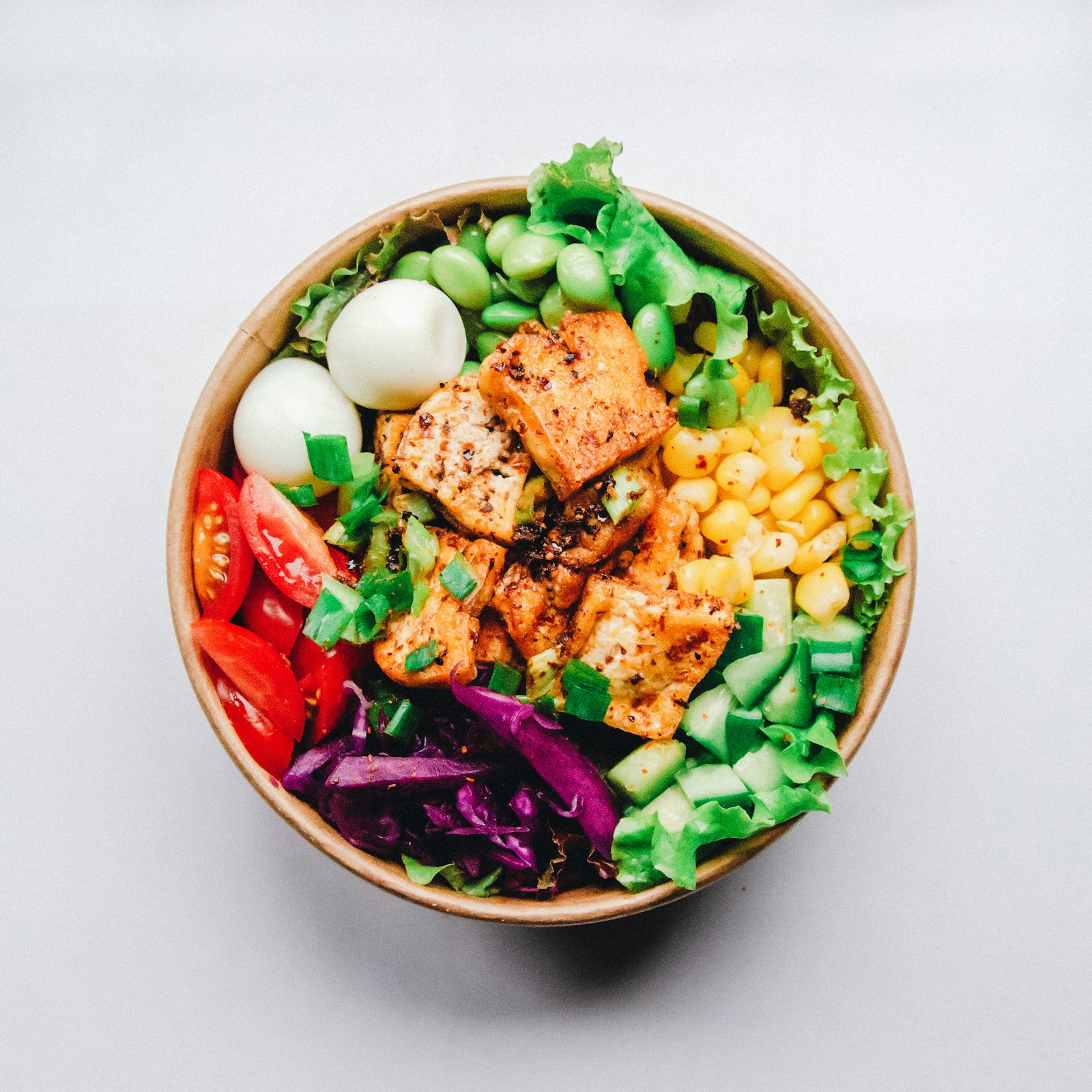 Cardápio semanal saudável com bowl colorido e nutritivo