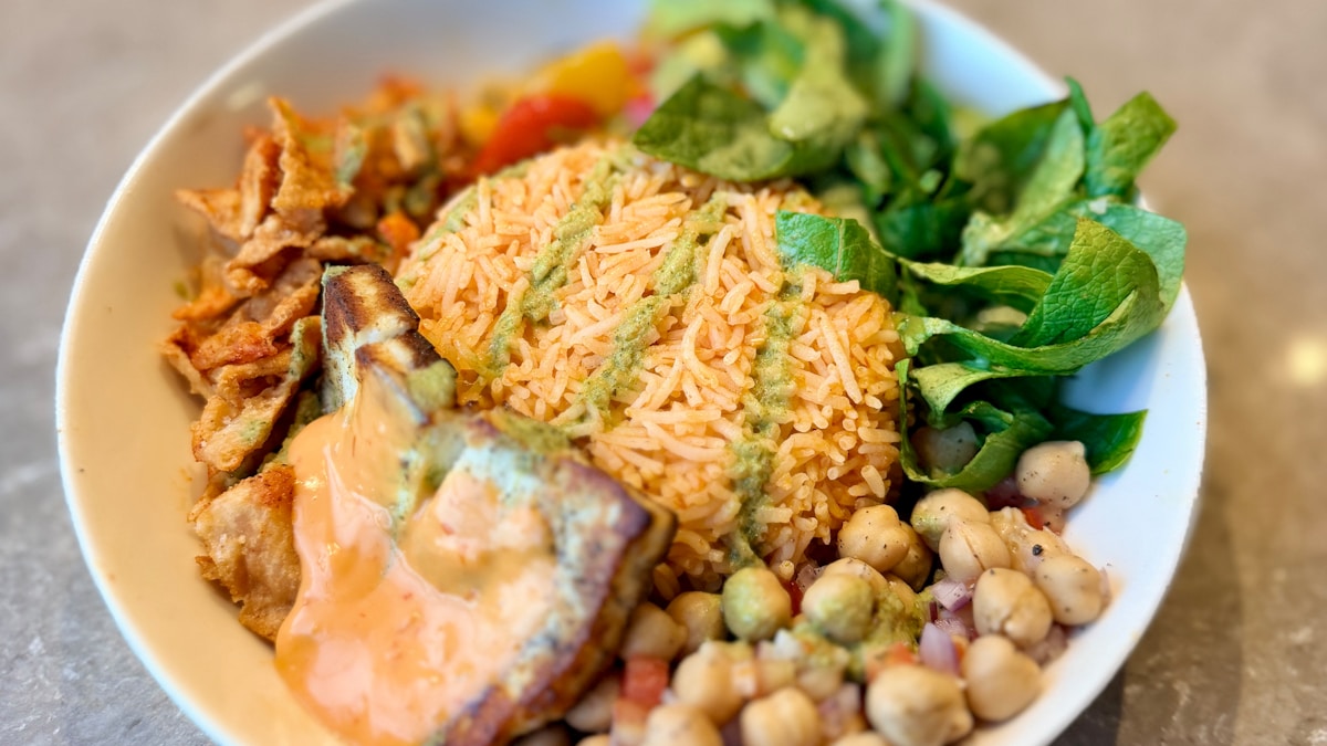 Prato equilibrado com proteína, carboidrato e gordura para calcular macros