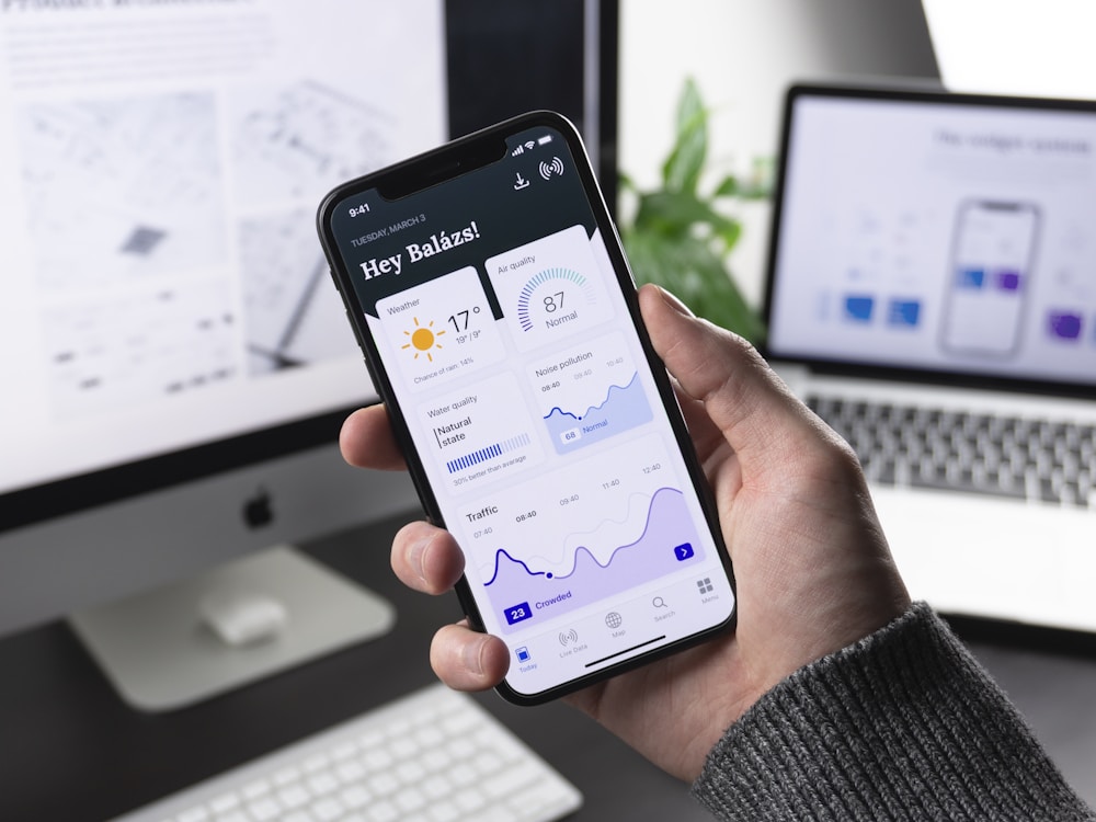 Smartphone exibindo painel de contador de calorias online grátis
